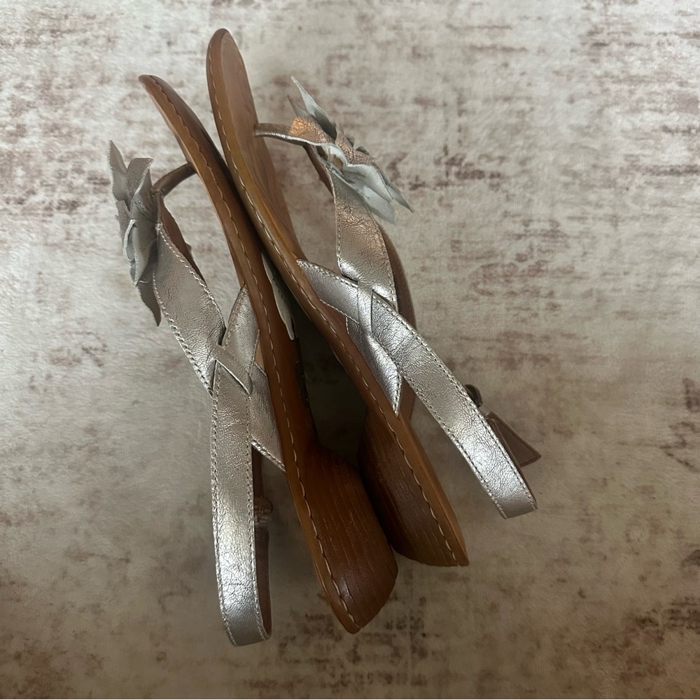 Born Silver Floral Leather Slingback Sandals size 9 - Picture 6 of 8